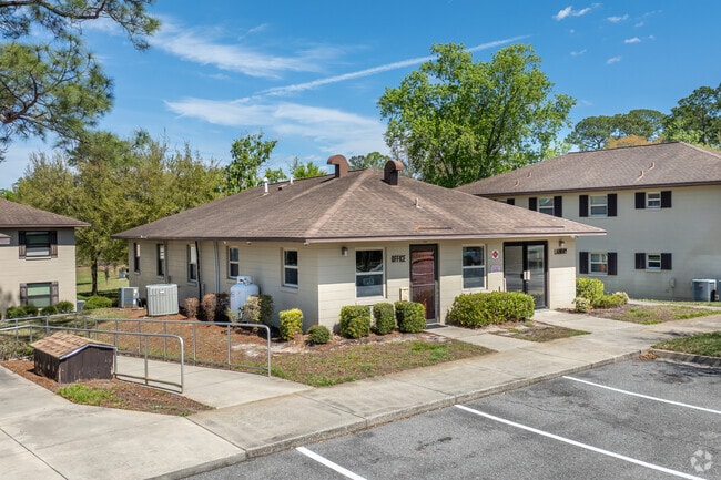 Building Photo - Pine Hill Apartments
