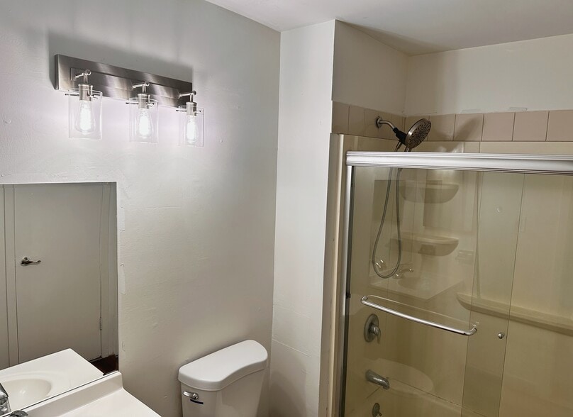 Building Photo - 8401 Hana Rd