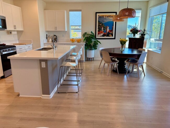 Building Photo - 1052 Kendale Wy