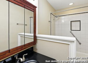 Building Photo - 661 Floral Cir