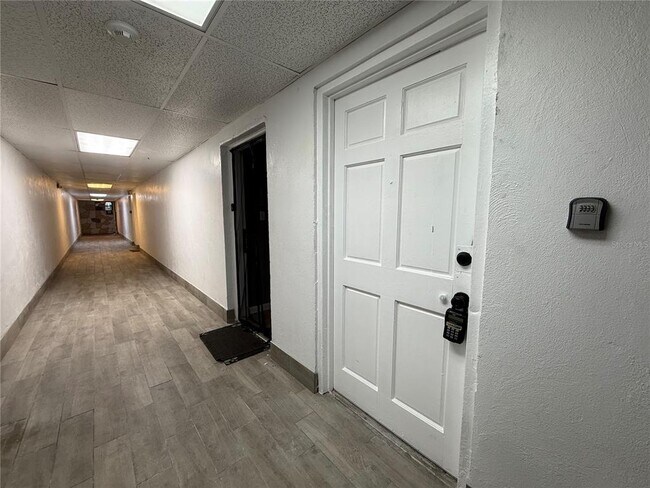 Building Photo - 8923 N 40th St