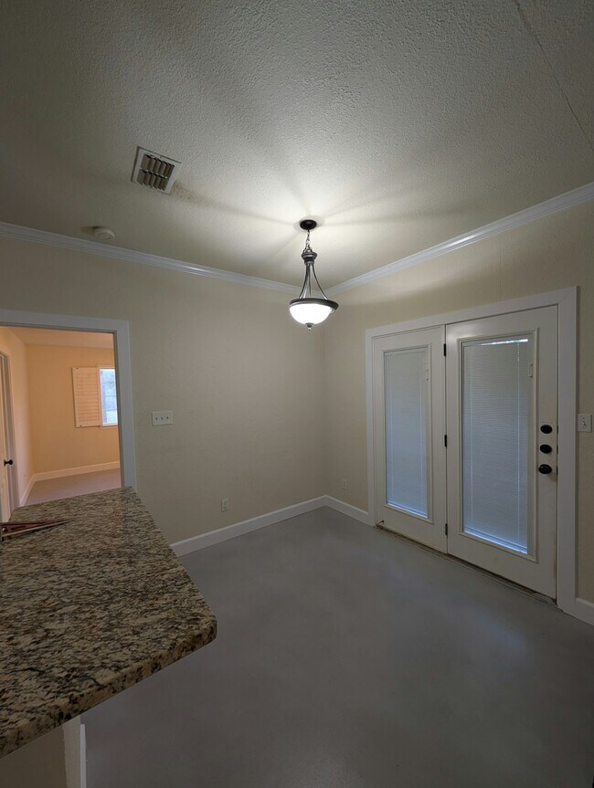 Building Photo - 106 Commercial Dr