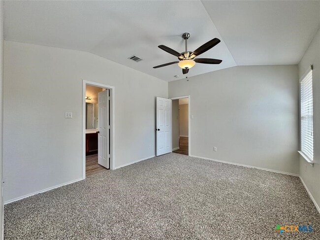 Building Photo - 916 Gentry Dr