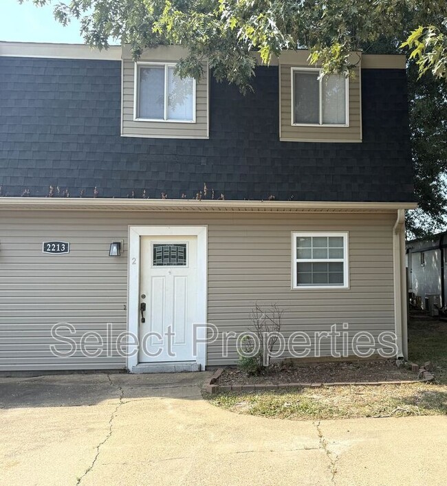 Primary Photo - 2213 Spence Cir