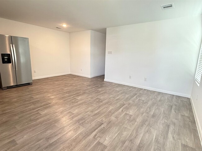 Building Photo - 16770 N Marie Vlg Dr