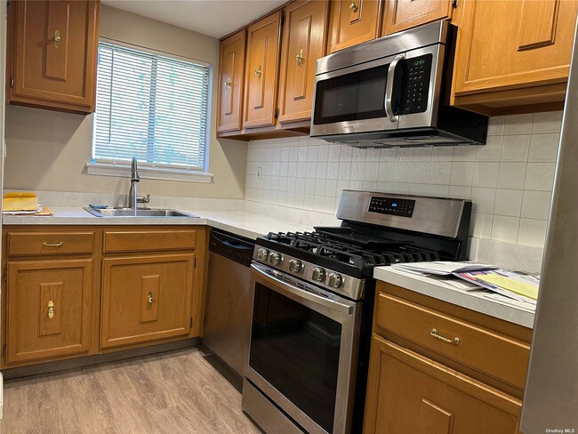 Building Photo - 264 Sagamore Hills Dr
