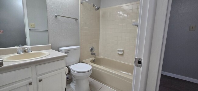 Building Photo - 4165 E 119th Pl