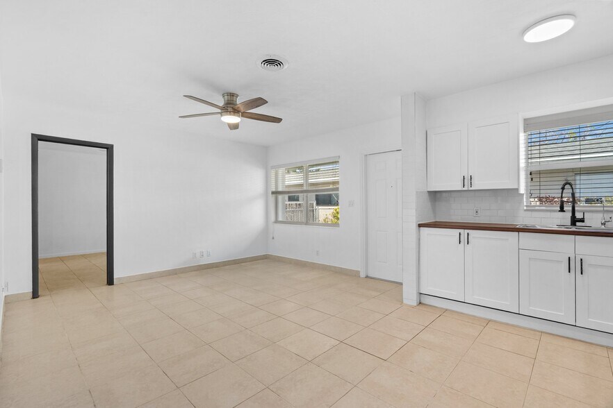 Building Photo - 2235 Coolidge St