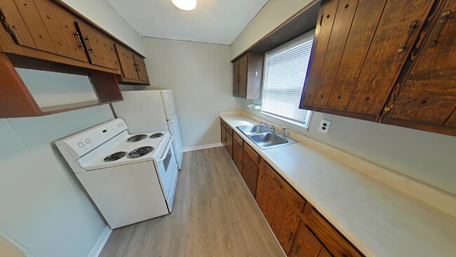 Building Photo - " 2-Bed Oasis in Heart of Royal Oak – Cozy...