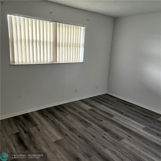 Building Photo - 8060 S Colony Cir