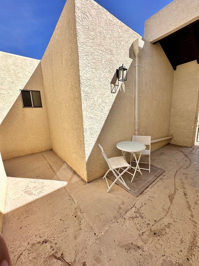 Building Photo - Move in Special! 2 Bedroom 2 Bath Townhome w/2 Car Garage and Refrigerated Air