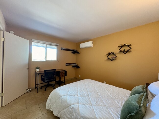 Building Photo - 2819 N Woodland Ave