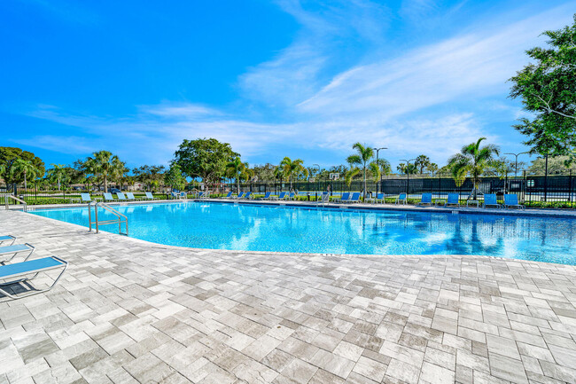 Large community swimming pool, tennis and basketball courts - 9070 Kimberly Blvd