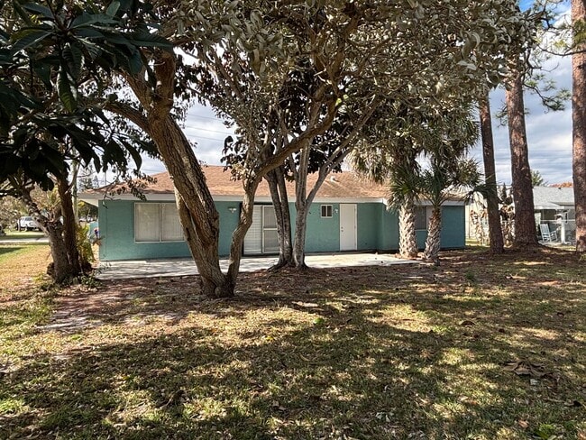Building Photo - 3BR 2 BA 1 Car garage w/ community Pool in Vero Highlands