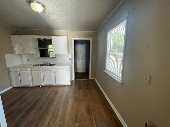 Building Photo - 4613 Yolanda Dr