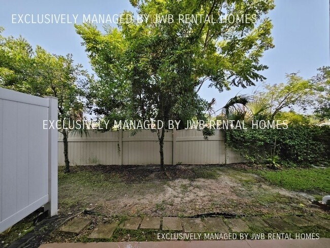 Building Photo - 2394 Sunset Bluff Dr