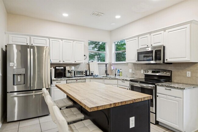 Building Photo - 22911 Cardigan Chase
