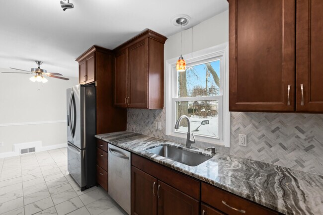 Building Photo - 4521 Thorncroft Ave