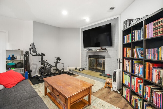 Building Photo - 10905 Whiterim Dr