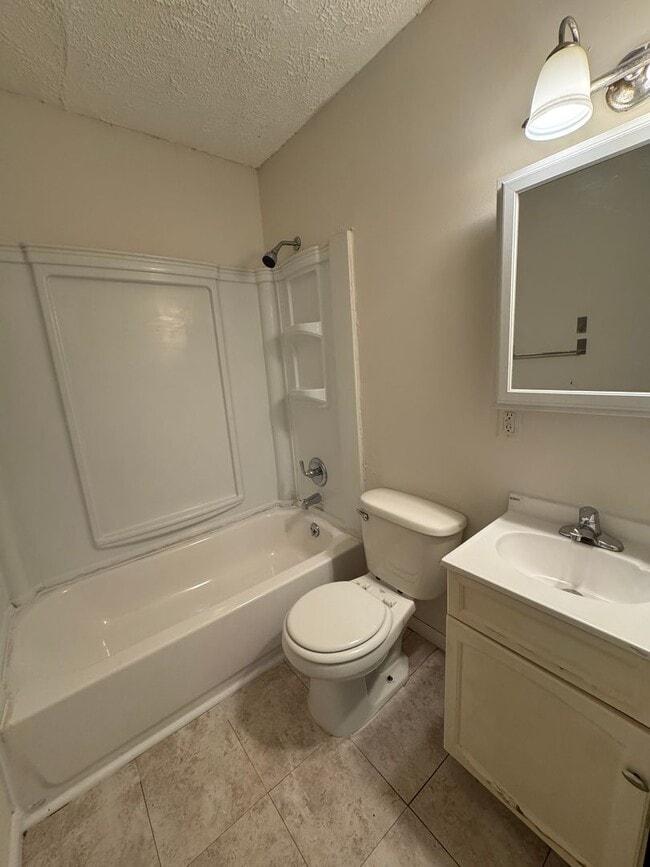 Building Photo - 942 W 33rd St