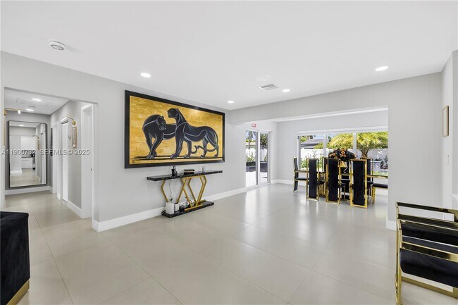 Building Photo - 1104 N 13th Terrace