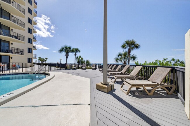 Building Photo - 9850 S Thomas Dr