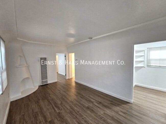 Building Photo - 824 Belmont Ave