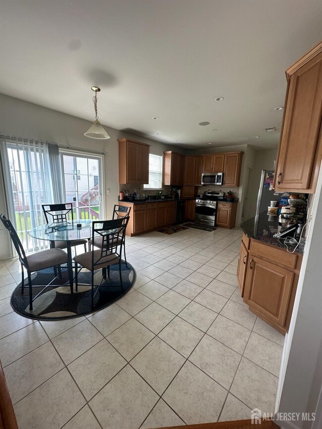 Building Photo - 25 Eddington Ln