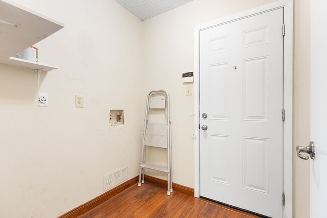 Building Photo - 9929 Village Briar