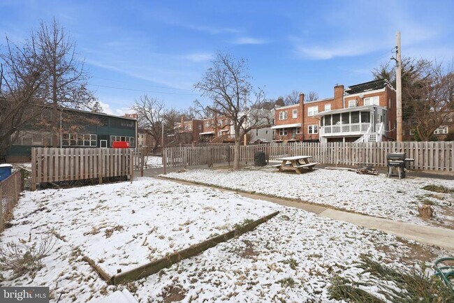 Building Photo - 4026 9th St NE