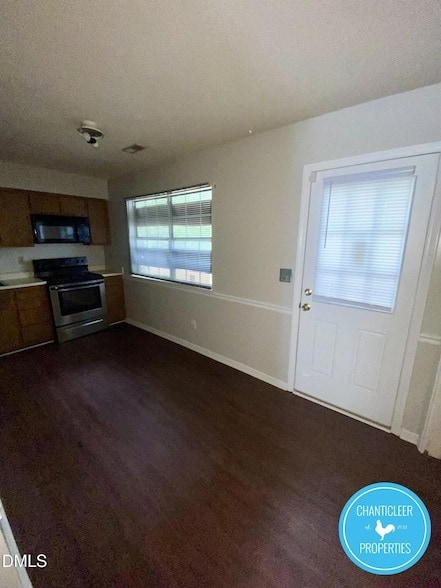 Building Photo - 2145 Charles St