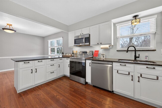 Building Photo - 1203 Dorne Dr