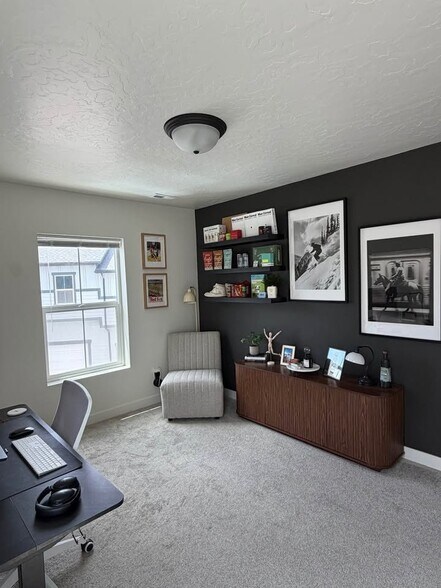 Building Photo - 9362 N