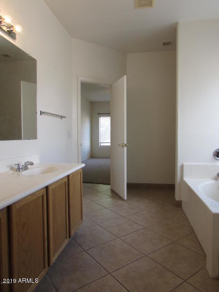 Building Photo - 1042 E Canyon Way