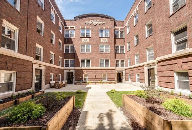 Building Photo - 836 E 53rd St