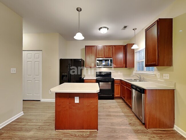 Building Photo - 906 Reedy Way