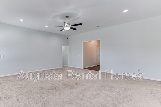 Building Photo - 2562 Inverness Dr