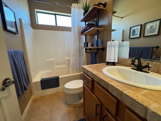 Building Photo - Luxurious Furnished Golf Course Short-Term Rental