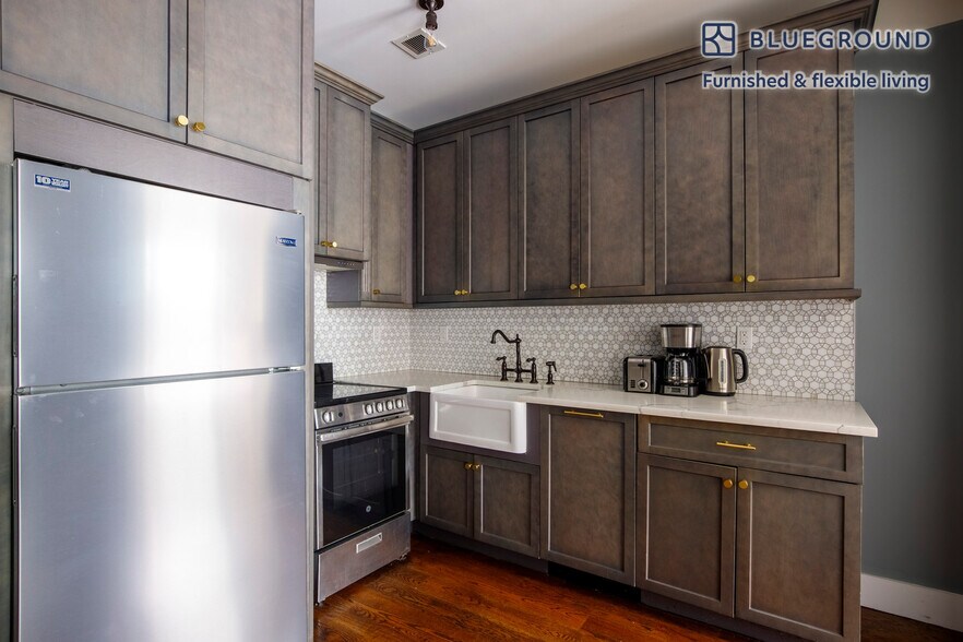 Building Photo - 187 Kent Ave