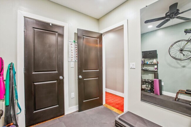 Building Photo - 2 BED PLUS DEN!!! * Fully Furnished and Fa...