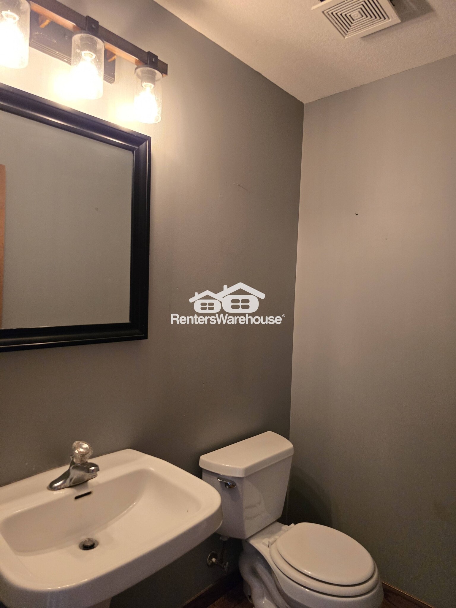 Building Photo - 930 Aspen Cir