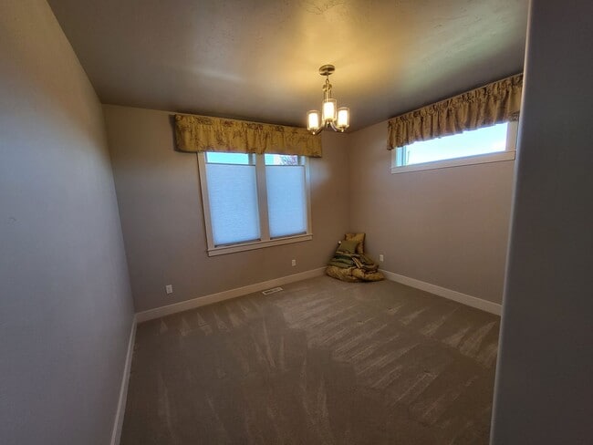 Building Photo - 4581 SW Zenith Point Ct