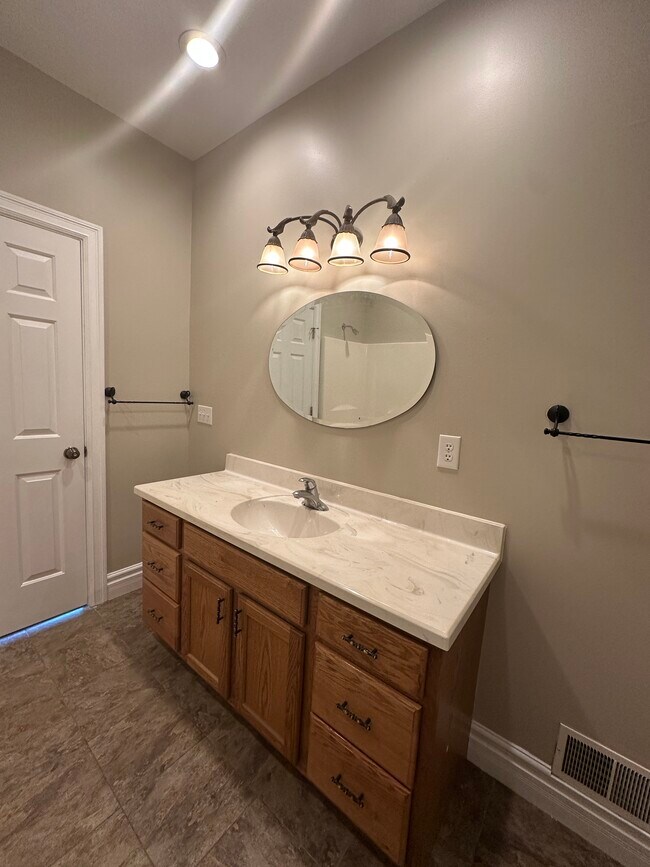 Building Photo - 115 W Maumee St