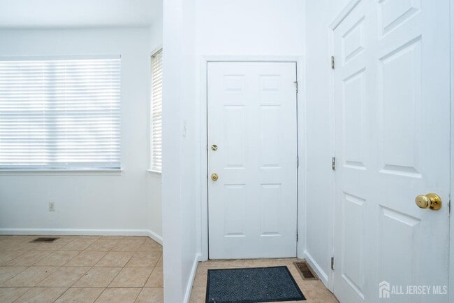 Building Photo - 1603 Blossom Cir