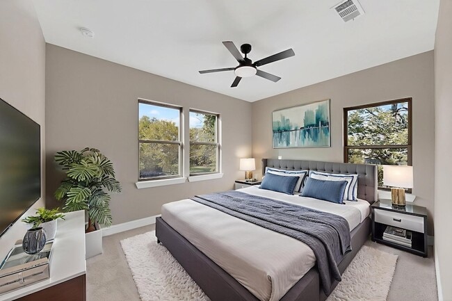 Building Photo - 1828 Highland Dr E