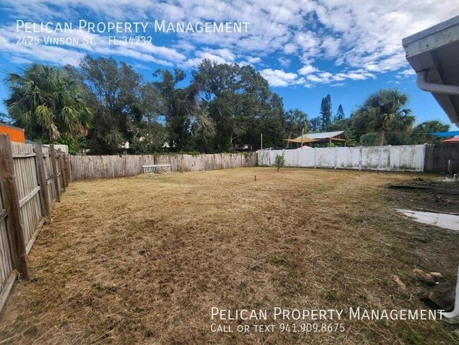 Building Photo - 2425 Vinson Ave