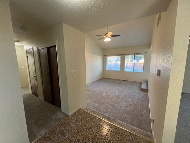Building Photo - Single story home located in Lakewood Elementary School District!