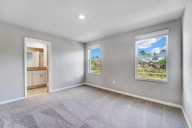 Building Photo - 5748 SE Edgewater Cir