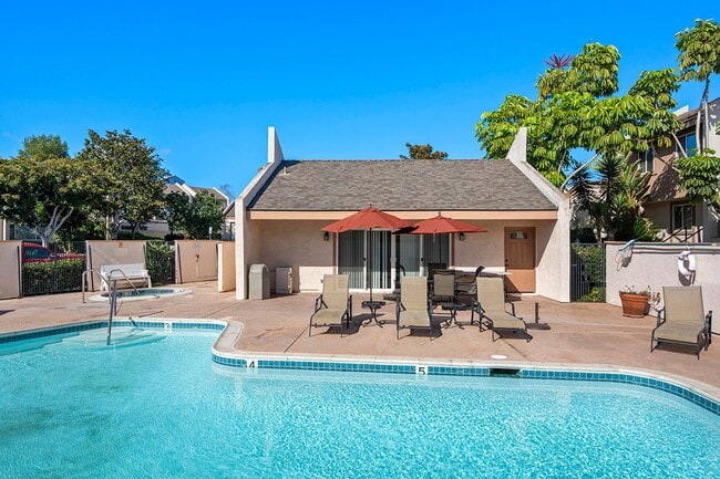 Building Photo - Spacious 4-Bedroom 2.5-Bathroom Townhome 5...