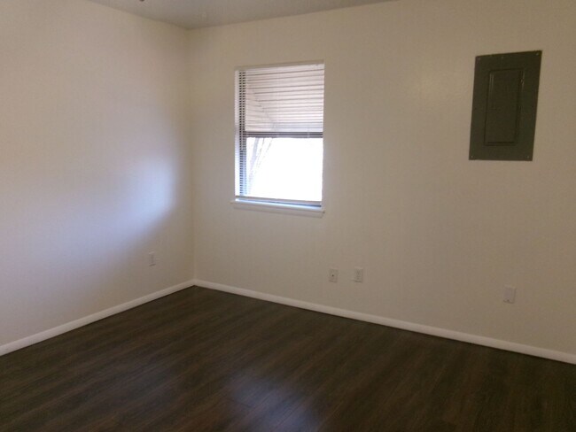 Building Photo - 1116 NW 52nd Cir